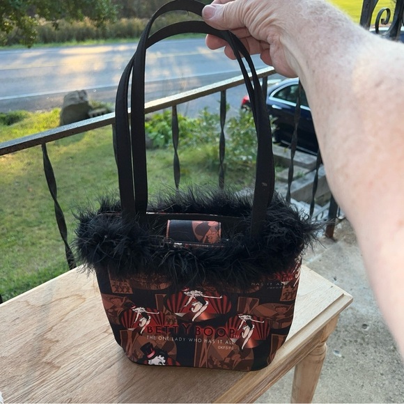 Betty Boop Hand Bag W/Dust Bag - Picture 2 of 6